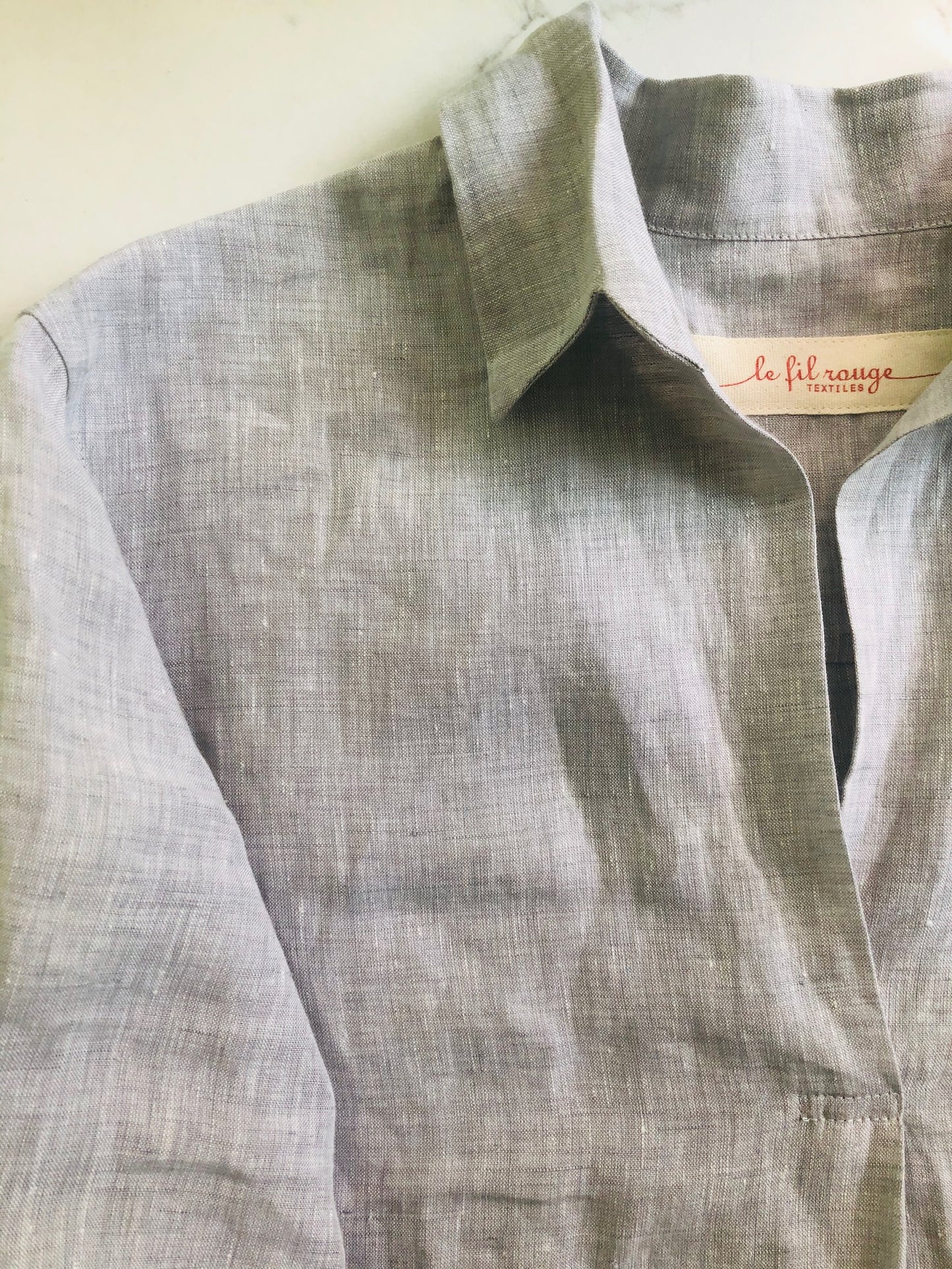 100% linen long sleeve top with collar by Le fil rouge Textiles 