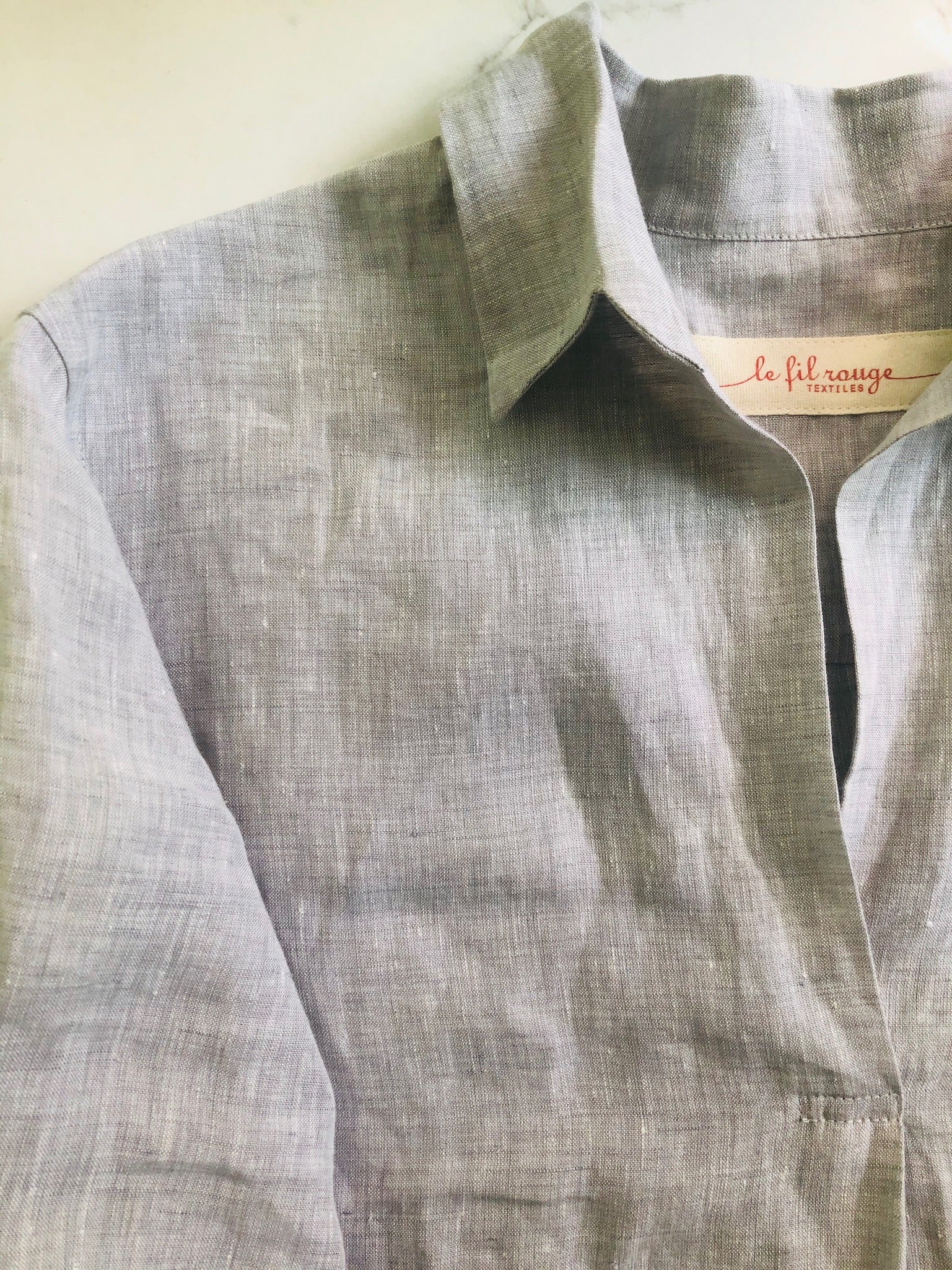 100% linen long sleeve top with collar by Le fil rouge Textiles 